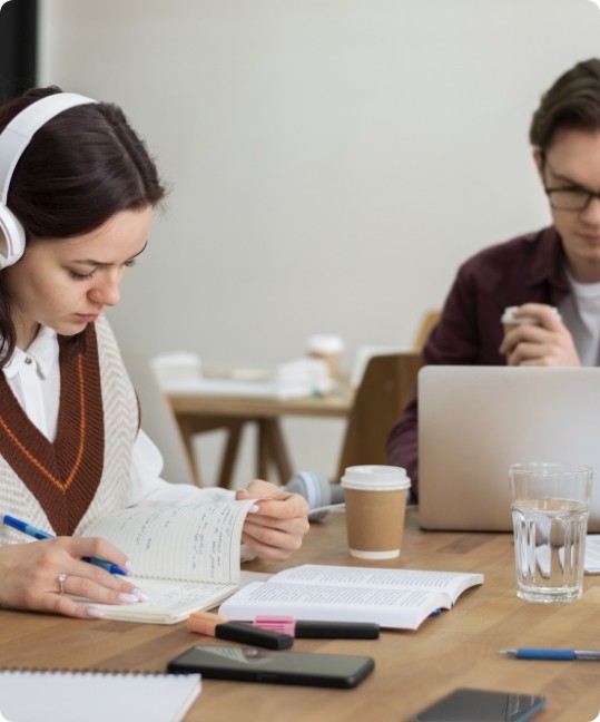 Maestra enseñando Inglés